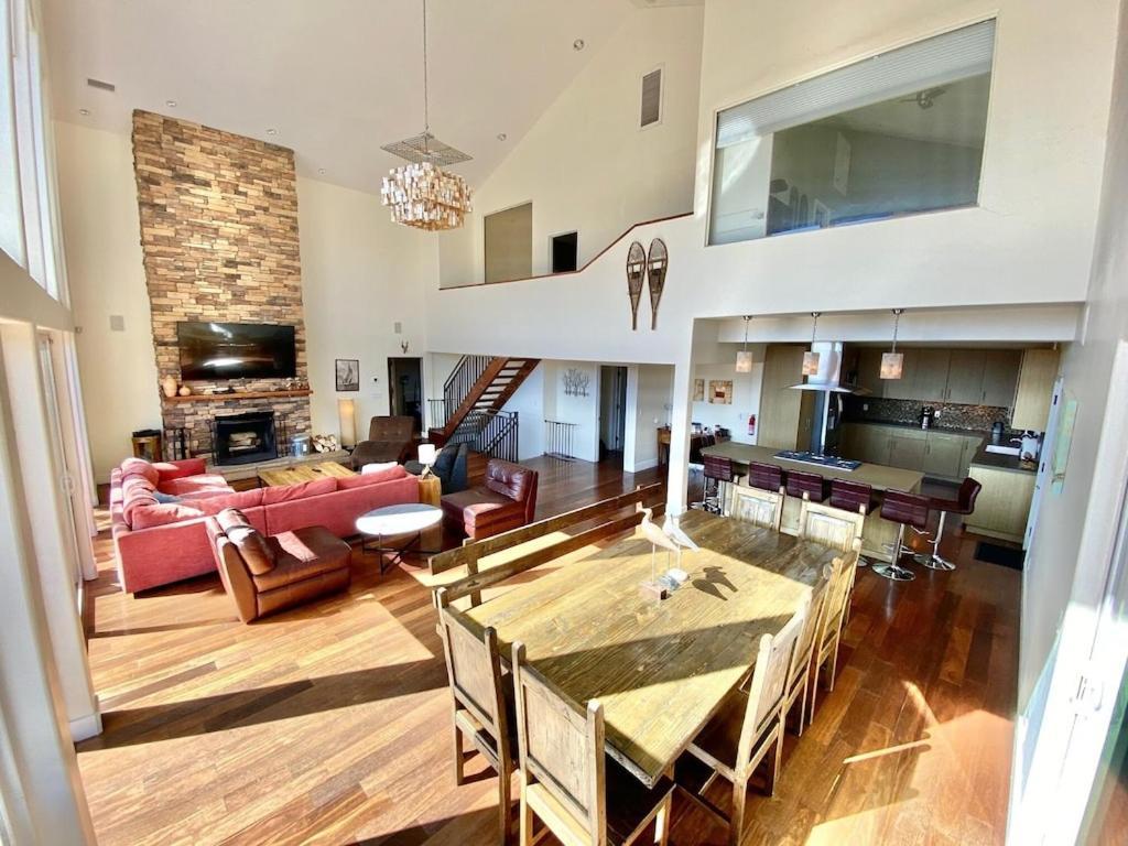 Modern 6 Bedroom Retreat, Stunning Lake Views, Close To Village! Лейк-Эрроухед Экстерьер фото