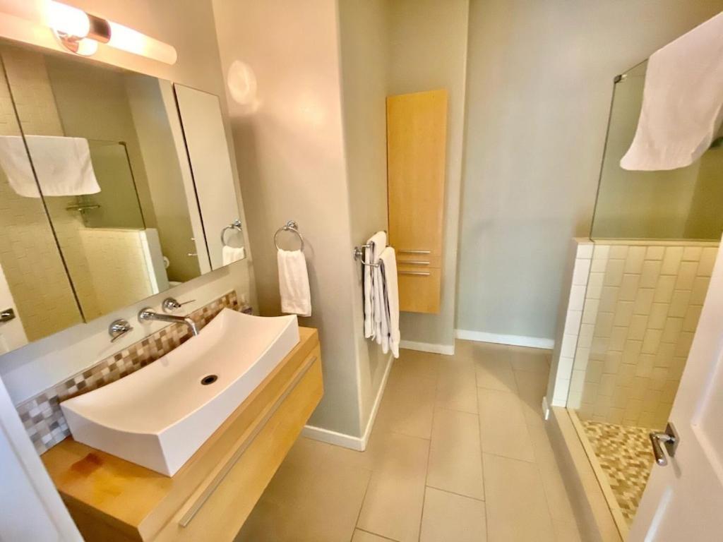 Modern 6 Bedroom Retreat, Stunning Lake Views, Close To Village! Лейк-Эрроухед Экстерьер фото