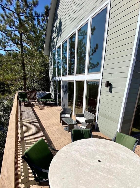 Modern 6 Bedroom Retreat, Stunning Lake Views, Close To Village! Лейк-Эрроухед Экстерьер фото